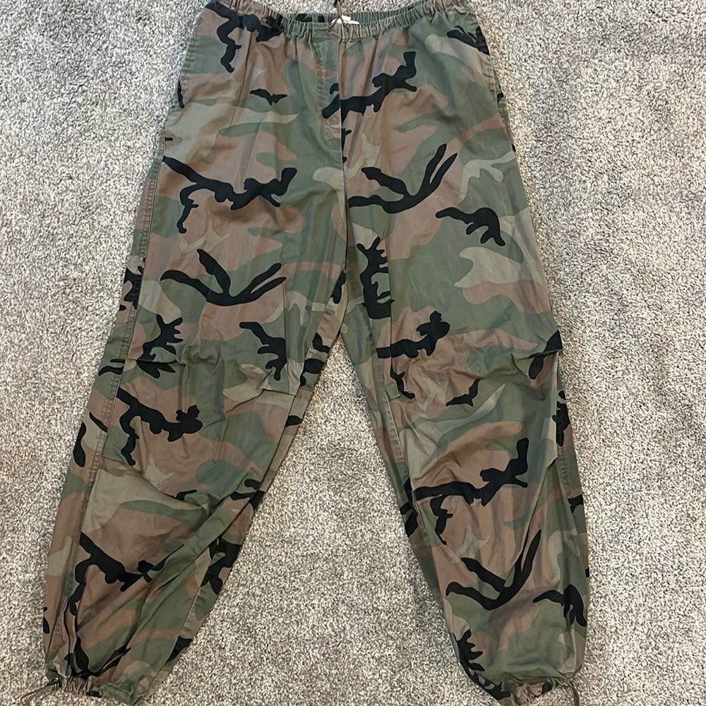 Drawstring camo pants size medium